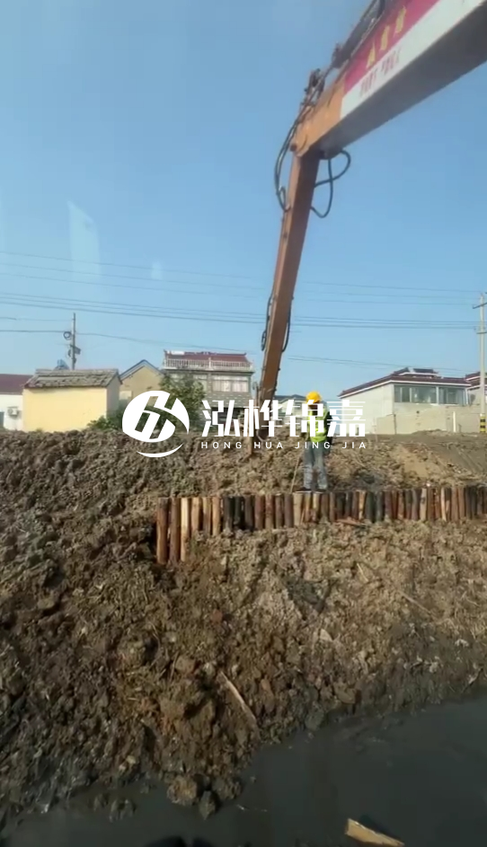 南陽挖機打木樁專業(yè)施工-打防汛木樁時選用多粗的木樁為宜？