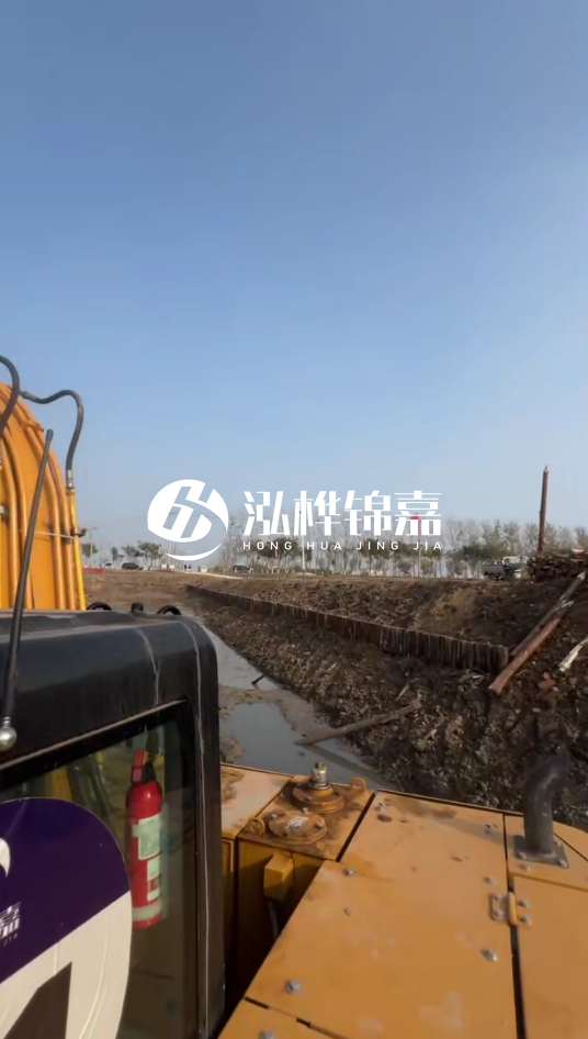 三門峽挖機打木樁專業(yè)施工-松木樁打樁木價格含運輸成本嗎？